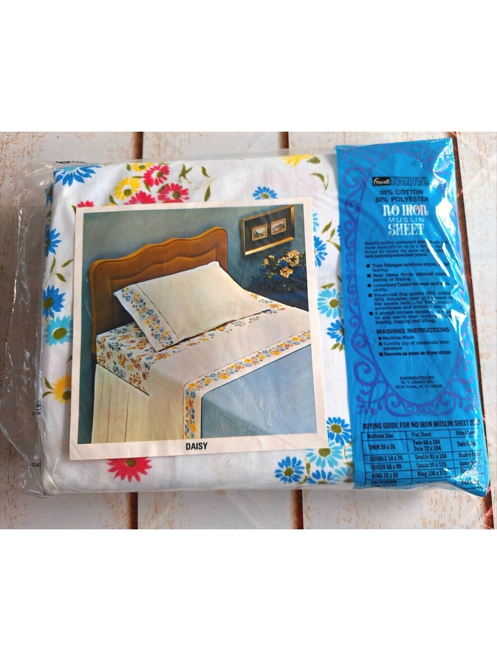 VTG Grants Fashions For The Home Double Fitted Sheet Daisy Pattern 54" X 76"